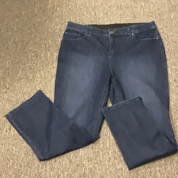 Chico’s Fabulously Slimming Jeans 2Short - Picture 1 of 4